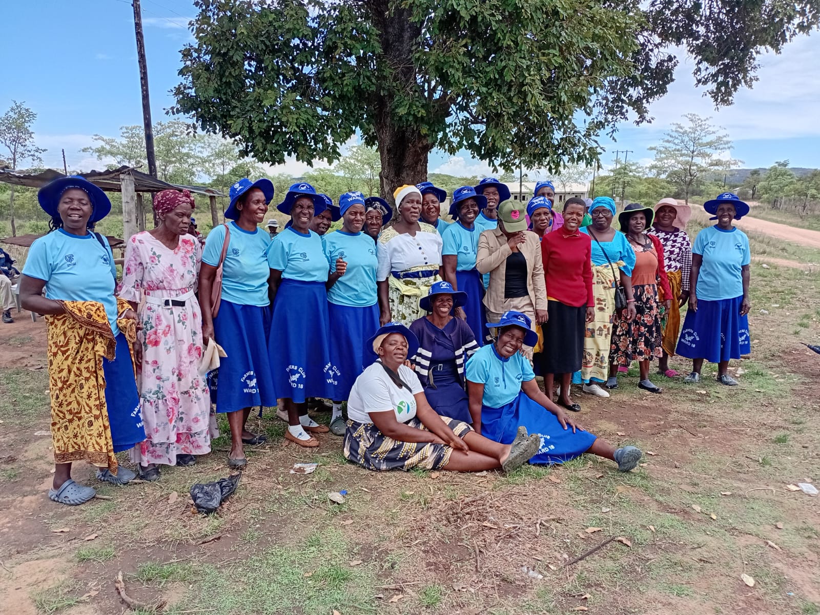 Farmers Club Ward 18 members in the field